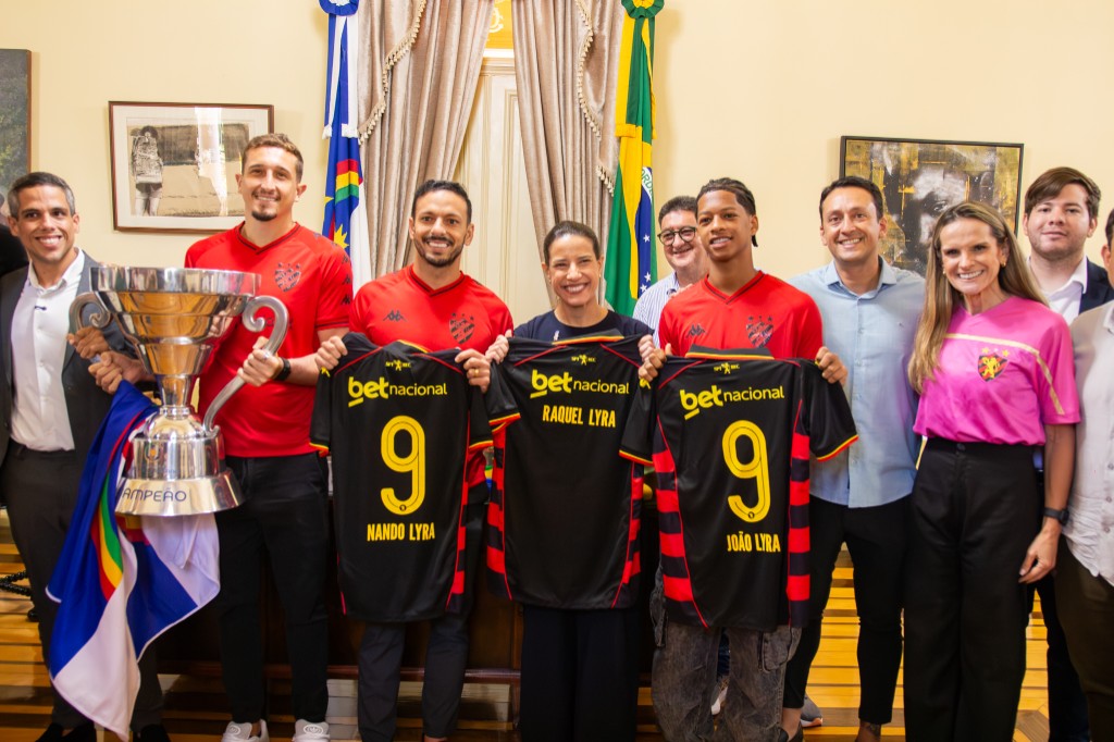 Governadora Raquel Lyra recebe elenco do Sport no Palácio e parabeniza equipe pela conquista do Pernambucano 2026